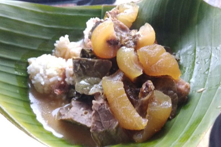 Kebumen, kuliner Kebumen, mudik, Rekomendasi 7 Kuliner Khas Kebumen yang Wajib Disantap Saat Lebaran, 1. Sate ambal, 2. Nasi penggel, 3. Lanting, 4. Ayam Esge, 5. Yutuk goreng, 6. Sale pisang kebumen
