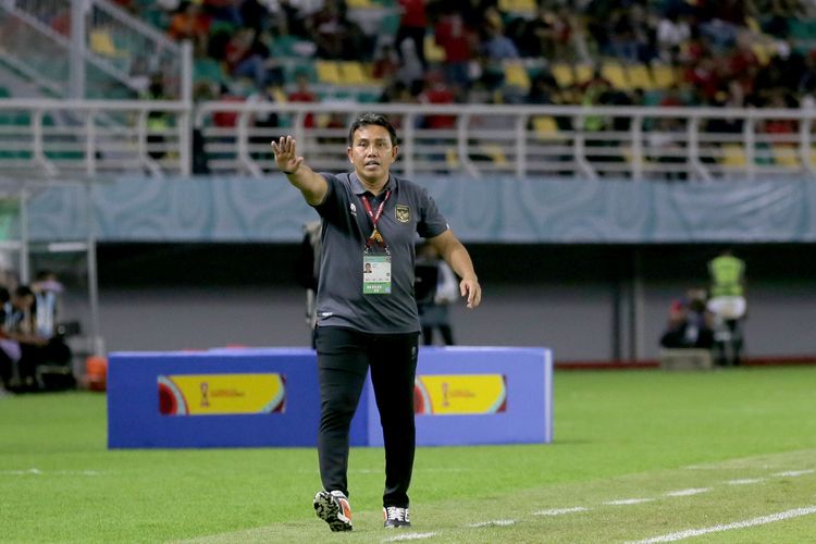 Persela vs Persipal, Pelatih Persela, Bima Sakti, Bawa Persela Menang Telak 7-1, Bima Sakti: Kado Ultah Klub ke-59