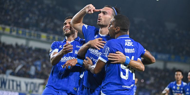 Super League, Persib, PSM Makassar, Persib vs PSM, Andrew Jung, Persib Bandung, Super League 2025-2026, Borneo FC, Hasil Persib Vs PSM 1-0, Gol Andrew Jung Antar Maung Salip Borneo FC