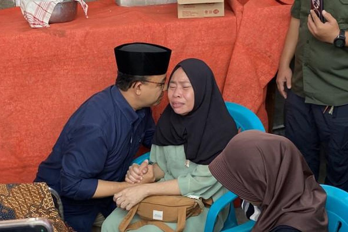ojol dilindas brimob, Polisi lindas ojol, ojol dilindas mobil brimob, affan kurniawan, ojol dilindas mobil rantis, affan kurniawan ojol, Jerit Tangis Ibu Affan Kurniawan, Ayah Pasrah Meratapi Kepergian Sang Anak