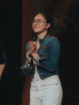 Wulan Guritno, 5 Style Wulan Guritno Usai Jalani Oplas, Bak ABG saat Rayakan Ultah ke-45, 1. Elegan dengan sentuhan bold makeup, 2. Soft glam saat momen ulang tahun, 3. Feminin dalam balutan dress pastel, 4. Kasual chic yang effortless, 5. Polished look dengan sentuhan modern