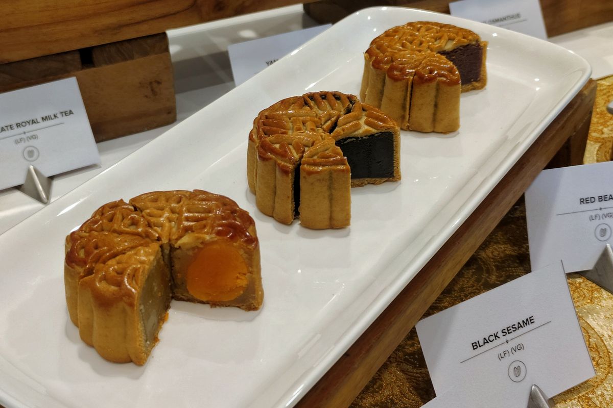 kue bulan, kue bulan terbuat dari apa, kulit kue bulan, kulit kue bulan terbuat dari apa, bahan kulit kue bulan, cara membuat kue bulan, Kulit Kue Bulan Terbuat dari Apa? Ini Penjelasan Chef Hotel