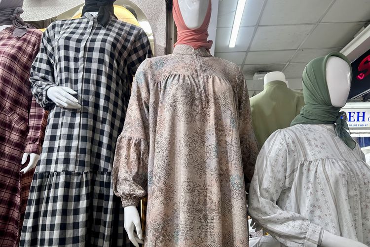 10 Rekomendasi Toko Busana Muslim Murah di Tanah Abang, 1. Pop Star Starla, 2. Mileea.id, 3. Amanah Collection, 4. Kintamani, 5. Eunique Boutique, 6. Lancar Fashion, 7. Su’Nie by Niche, 8. Zhifara Muslim Wear, 9. Attin Collection, 10. Sonia Moeslim