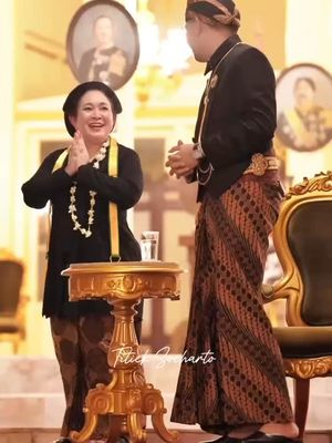 Titiek Soeharto, wastra nusantara, hut ke 80 ri, busana titiek soeharto, gaya titiek soeharto, 6 Gaya Titiek Soeharto Pakai Wastra Indonesia, Serba Merah Saat HUT ke-80 RI, 1. Serba merah di HUT ke-80 RI, 2. Anggun dengan kebaya hitam, 3. Kebaya hijau yang segar, 4. Elegan dalam balutan songket biru, 5. Kebaya biru muda yang manis, 6. Kebaya burgundy