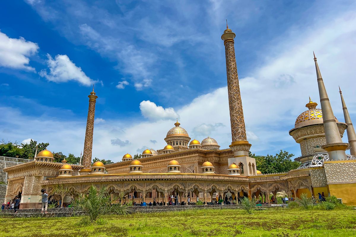 Bojonegoro, Wisata Bojonegoro, masjid an nahda bojonegoro, masjid an nahda margomulyo bojonegoro, Megahnya Masjid An-Nahda di Bojonegoro, Seperti Berada di Persia