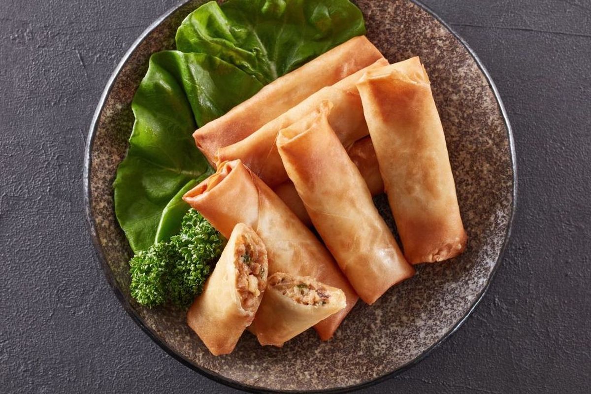 Kuliner Semarang, tempat makan Semarang, tempat makan dekat Simpang Lima Semarang, kuliner Simpang Lima Semarang, kuliner malam Simpang Lima Semarang, 8 Tempat Makan di Dekat Simpang Lima Semarang, Ada Kuliner Malam!, 1. Lunpia Cik MeMe, 2. Nasi Ayam Bu Wido, 3. Sop Kaki Kambing Dua Saudara, 4. Seafood Pak Jari, 5. Nasi Ayam Bu Sami, 6. Tahu Gimbal Haji Edy, 7. Soto Kudus Mba Lin, 8. Nasi Goreng Babat Pak Bandie