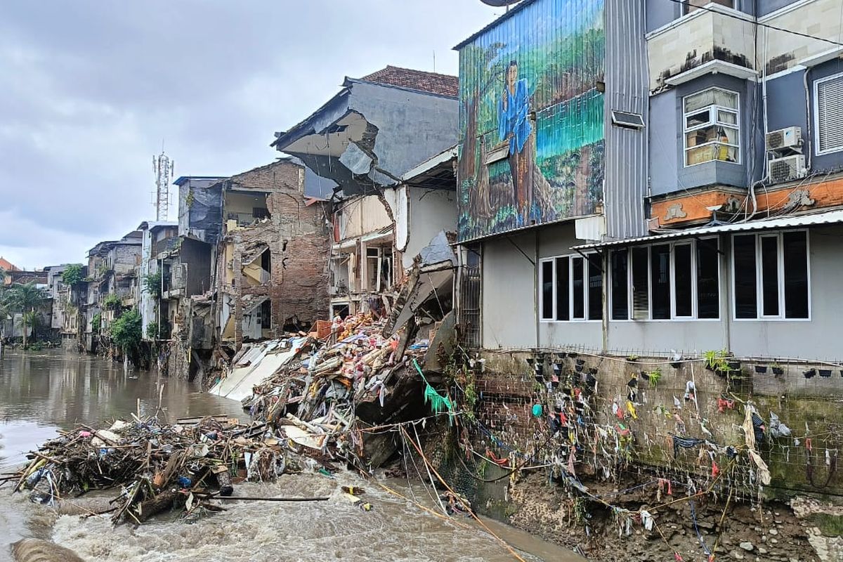 banjir, Banjir Bali, banjir di bali, Iuran untuk korban banjir Bali, ASN sumbangan untuk bantu korban banjir Bali, sumbangan ASN, sumbangan ASN untuk banjir, Klarifikasi ASN Bali Diminta Iuran untuk Korban Banjir, Sekda Tegaskan Bersifat Sukarela, Dana Donasi ASN Bali Capai Rp 2,5 Miliar, Rincian Acuan Donasi ASN Bali, Klarifikasi Gubernur Bali I Wayan Koster, Tidak Perlu Surat Keputusan