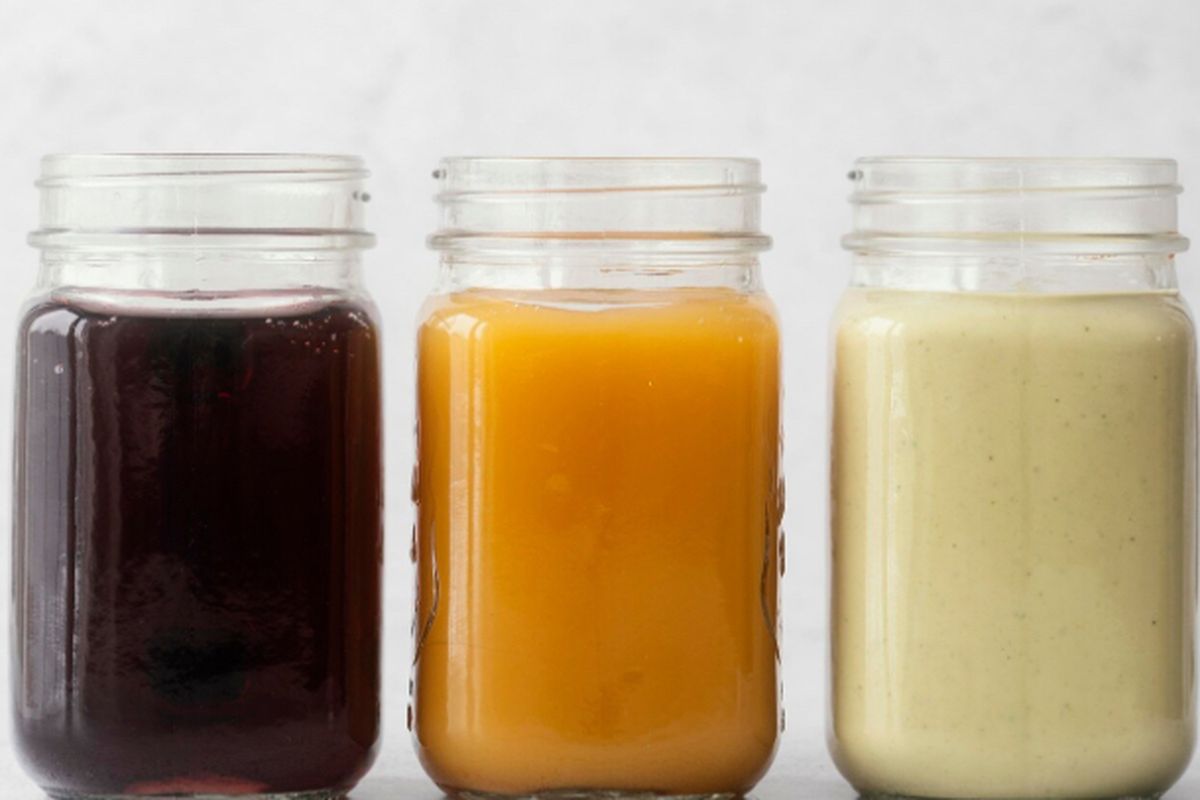 manfaat jamu beras kencur, manfaat jamu kunyit asam, party jamu, tips memilih jamu, wadah jamu, bahaya botol plastik, bahaya botol bekas air mineral, 3 Tips Memilih Jamu yang Aman Menurut Dokter, Hindari Pakai Botol Bekas, 1. Gunakan wadah yang bersih dan steril, 2. Perhatikan gula dan bahan tambahan, 3. Pilih penjual jamu yang terpercaya, 1. Beras kencur, 2. Kunyit asam, 3. Jamu pahitan (sambiloto–brotowali), 4. Cabai puyang