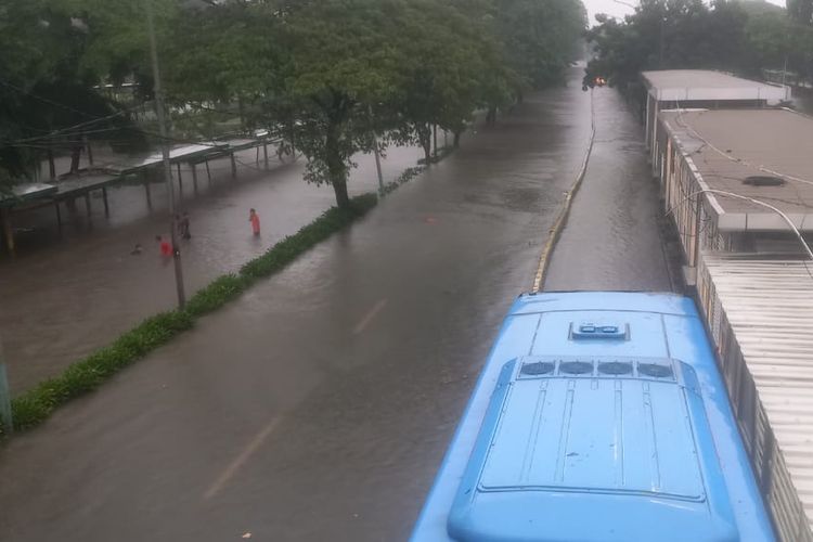 rute bus Transjakarta, Arus Lalu Lintas Jakarta, Google Maps, Curah Hujan Tinggi, Akses Tol, Bandara Soetta, Cek Lokasi Banjir, [POPULER OTOMOTIf] Banjir Akibat Hujan, Akses Tol ke Bandara Soetta Tergenang Banjir
