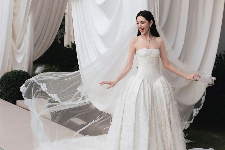 Gucci, thailand, Davika Hoorne, davika hoorne menikah, mai davika, ter chantavit, ter chantavit davika, davika ter chantavit, davika hoorne sudah menikah, ter chantavit menikah, pernikahan davika dan ter chantavit, Artis Thailand Davika Hoorne dan Ter Chantavit Menikah, Intip Detail Busananya