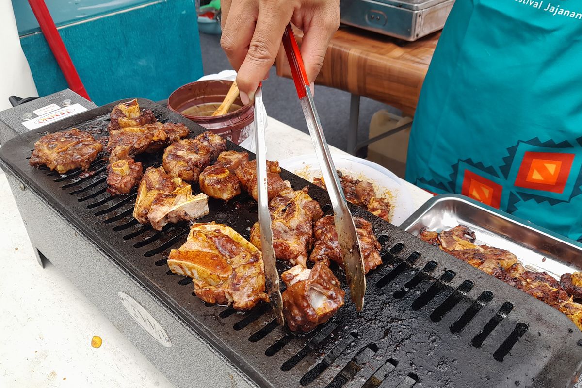 Sop Buntut Cut Meutia, Cerita Pedagang Sop Buntut Saat Menkeu Purbaya Datang, Sempat Tolak Reservasi Satu Warung, Tolak reservasi satu warung dari pihak Menkeu, Ramai di media sosial, Langganan sejak lama, Menu Sop Buntut Cut Meutia