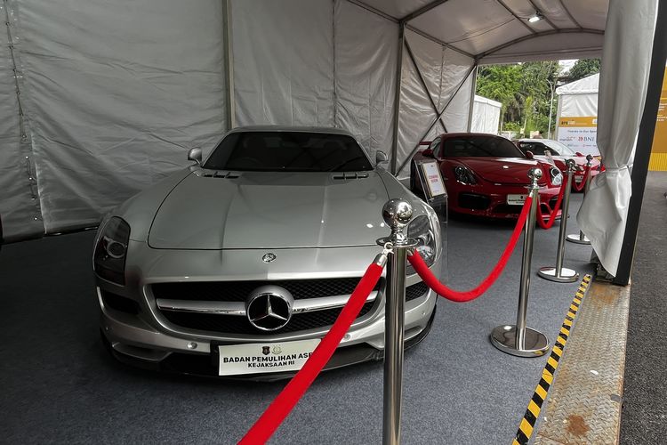 mobil, Ferrari, Porsche, Kejagung Pajang Mobil Mewah Sitaan Kasus Harvey Moeis di BPA Fair 2026