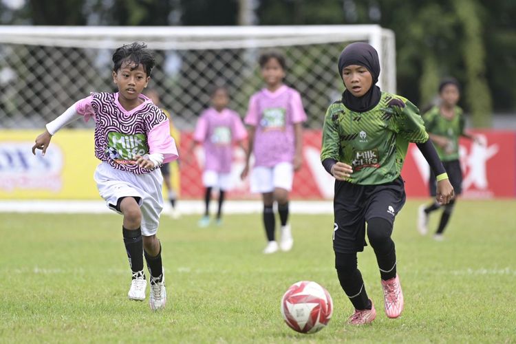 Jacksen F Tiago, MilkLife Soccer Challenge, Surabaya, sepak bola putri, Jacksen F Tiago Sorot Potensi Besar Sepak Bola Putri Surabaya