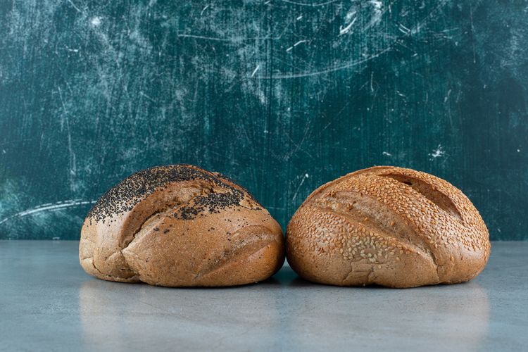 Pondok Pesantren Imam Bukhari, Mumtaz Bakery, Kisah Mumtaz Bakery, Cara Pondok Pesantren Imam Bukhari Bangun Kemandirian Ekonomi Lewat Roti, Perjalanan Kemandirian Ekonomi Ponpes Imam Bukhari, Evolusi Mumtaz Bakery, dari Donat Murah ke Spesialis Hajatan, Roti Sebagai Jembatan Kasih Sayang Santri dan Orang Tua, Pandangan Akademisi: Ijtihad Kelembagaan di Era Modern