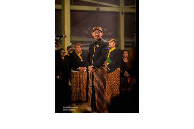 Malam 1 Suro, Pura Mangkunegaran, Kirab Malam 1 Suro, Sherina Munaf, Vicky Shu, Gusti Bhre, Adinia Wirasti, kirab malam 1 suro, gusti bhre, Malam 1 Suro 2025, kirab 1 suro, kirab pusaka malam 1 suro pura mangkunegaran, kirab mangkunegaran 2025, gaya busana kirab malam 1 suro, gusti sura, Gaya 5 Selebritas di Kirab Malam 1 Suro 2025, Sherina Pakai Jarik Wahyu Tumurun, 1. Sherina Munaf, 2. Vicky Shu, 3. Gusti Bhre, 4. Gusti Sura, 5. Adinia Wirasti