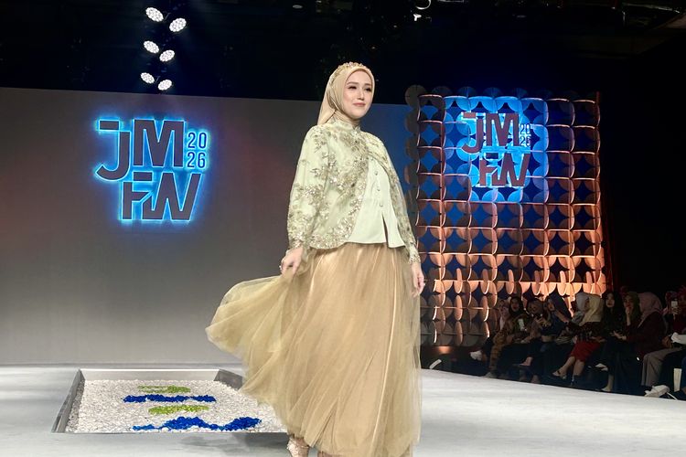 Adelia Pasha, Adelia Wilhelmina, adelia pasha, zeta prive, gaya busana Adelia Wilhelmina, tarisha chas, style adelia pasha, gaya modest adelia pasha, Gaya Modest Elegan ala Adelia Pasha di Jakarta Muslim Fashion Week 2026