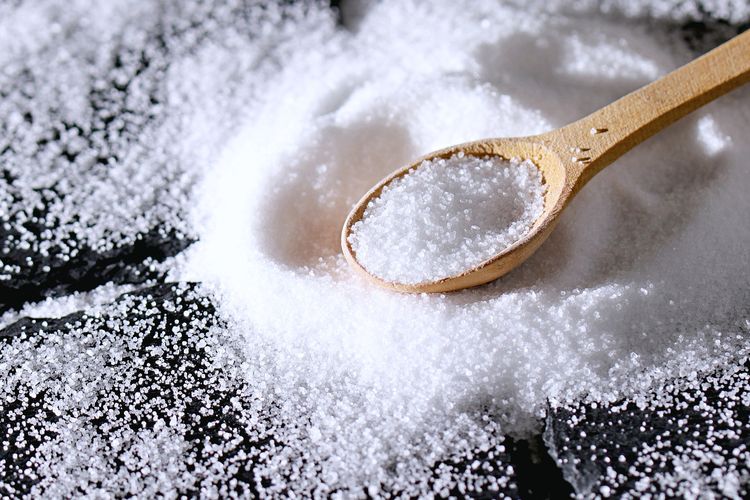 botol minum, botol minum bau, Artikel makanan, Menghilangkan bau di botol minum, Cara Alami dan Efektif Menghilangkan Bau pada Botol Air Minum, 1. Cuka putih, 2. Baking soda, 3. Lemon, 4. Garam