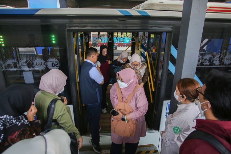 CFD Rasuna Said, Transjakarta, LRT Jabodebek, CFD di Jalan Sudirman-Thamrin akan Mulai Lebih Pagi, Jam Berapa?