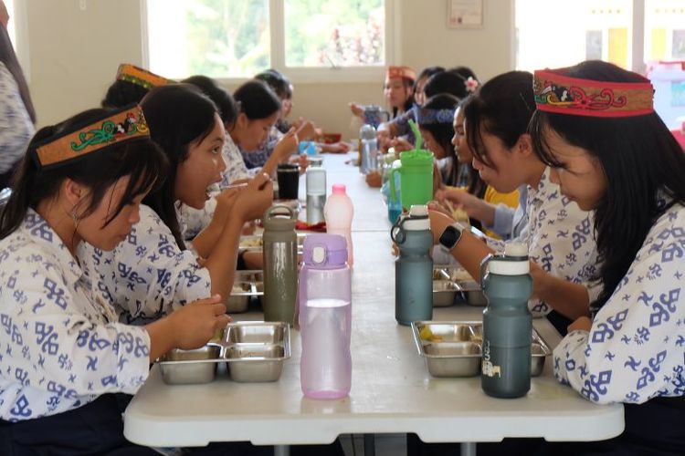 Jawa Tengah, Pemprov Jateng, enam hari sekolah, Pro Kontra 6 Hari Sekolah di Jateng, Efektifkah?, Rencana 6 hari sekolah, Evaluasi sistem 5 hari sekolah, Guru khawatir beban bertambah, Dukungan datang dari PGSI Demak