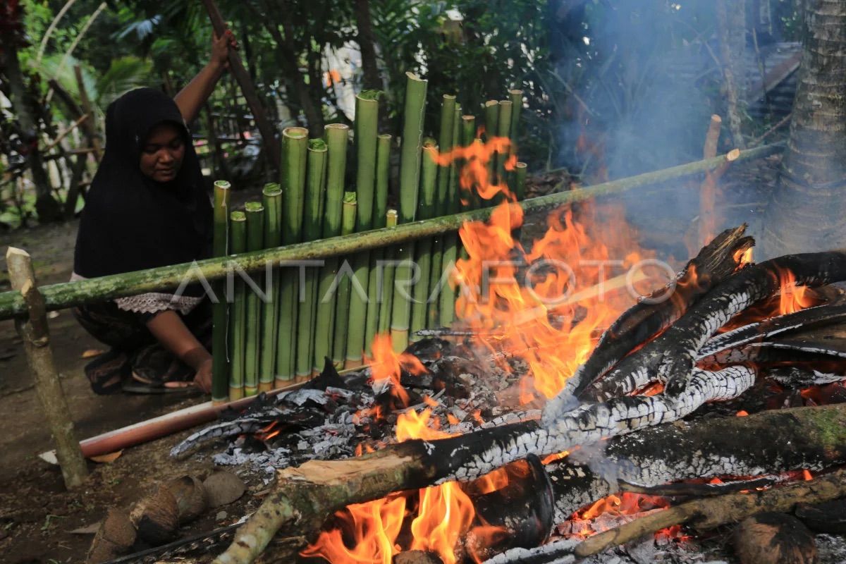 Bakar Lemang Bambu, Tradisi Unik Menyambut Bulan Ramadan di Aceh