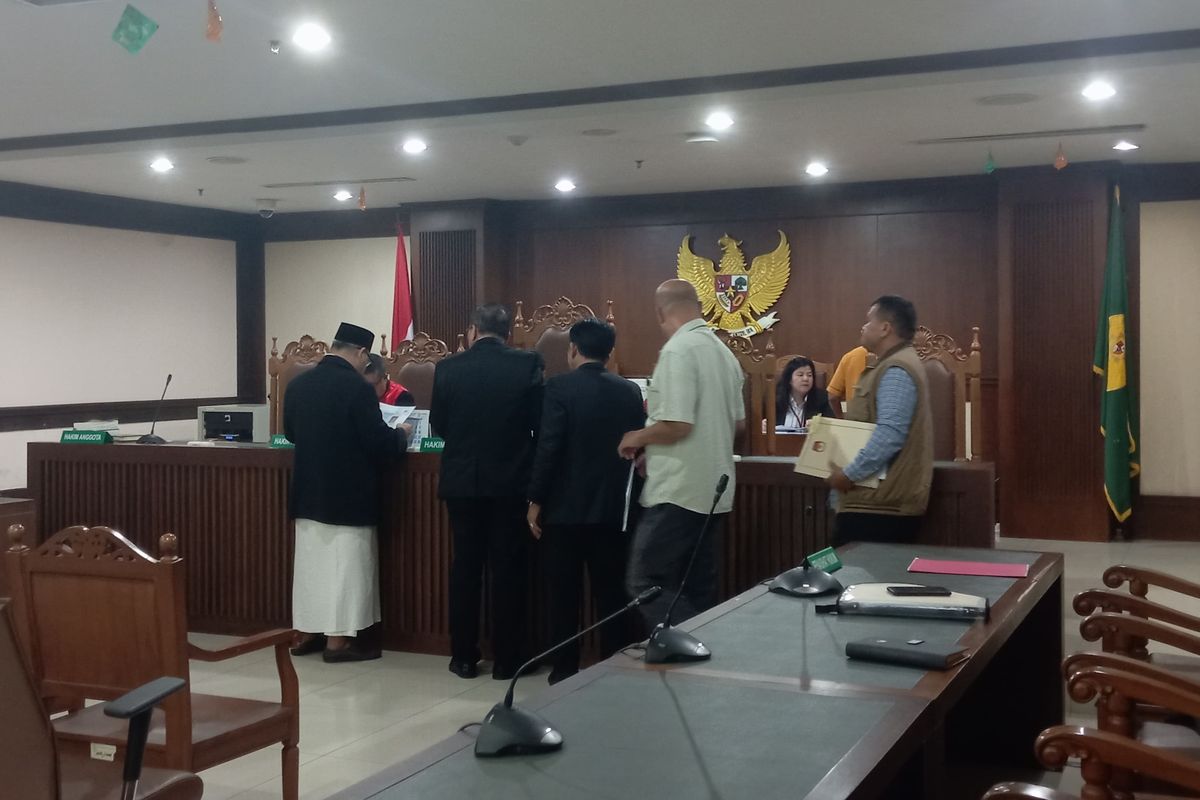 Gibran Rakabuming, gibran, Gibran digugat, Wapres Gibran, subhan palal, KPU Ubah Informasi Pendidikan Gibran Jadi S1, Penggugat Ajukan Keberatan, Hakim Ingatkan Sidang Masuk Tahap Mediasi, Perubahan Data Pendidikan Gibran dan Dampaknya pada Gugatan, Data Pendidikan Gibran di Situs KPU, Gugatan Subhan dan Tuntutan Ganti Rugi