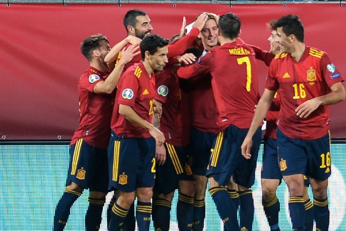 Barcelona, Marc Guehi, Crystal Palace, Manchester City, Man City, Pau Torres, Aston Villa, Marc Guehi Jadi Incaran Man City, Barcelona Bidik Bek Aston Villa