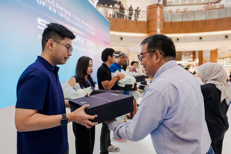 Geely, PHEV, plug-in hybrid electric vehicle, Geely Auto Indonesia, SUV Hybrid, Starray EM-i, Geely Mulai Serahkan Starray EM-i ke Pembeli Pertama