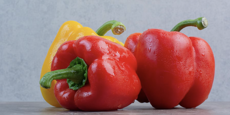 paprika merah, Ternyata Inilah Sayuran Terbaik untuk Tingkatkan Imunitas, Menurut Ahli Gizi, Kaya vitamin C melebihi jeruk, Sumber beta-karoten dan vitamin A, Dilengkapi vitamin E, folat, zinc, dan selenium, Kaya serat untuk kesehatan usus, Apakah paprika hijau, kuning, atau oranye sama baiknya?