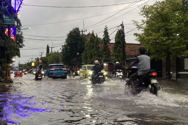 mobil hybrid, Bahaya Mobil Hybrid Terobos Banjir, Ini yang Harus Diketahui Pemilik