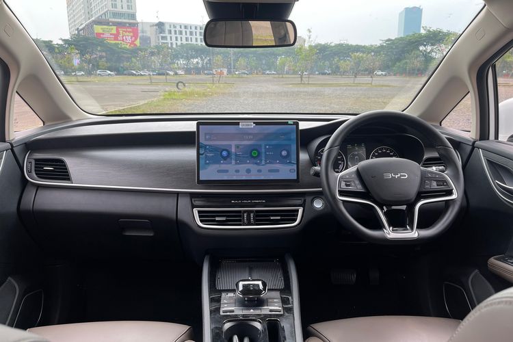 Komparasi, captain seat, mobil listrik, MPV listrik, BYD M6, Aletra L8 EV, L8 EV, Komparasi MPV Listrik Rp 400 Jutaan: BYD M6 Vs Aletra L8 EV, Eksterior, Interior, Fitur Keselamatan dan Hiburan, Performa, Kesimpulan