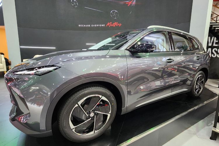 Suzuki eVitara, MG S5 EV, eVitara, S5 EV, Duel Mobil Listrik Baru di IIMS 2025: eVitara vs S5 EV