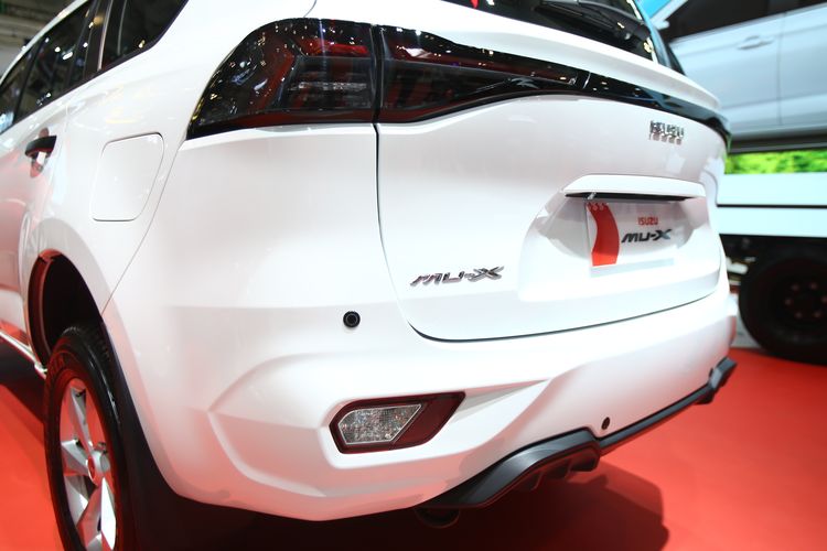 Isuzu MU-X, GIIAS 2025, Fitur Keselamatan, fitur keselamatan, Isuzu mu-X, SUV baru, Spesifikasi New Isuzu MU-X 4WD di GIIAS 2025, New Isuzu MU-X 4WD Menawarkan Pembaruan Signifikan, Spesifikasi Mengesankan untuk Performa Optimal, Fitur Keselamatan Modern untuk Kenyamanan Berkendara, Harga yang Kompetitif di Pasar