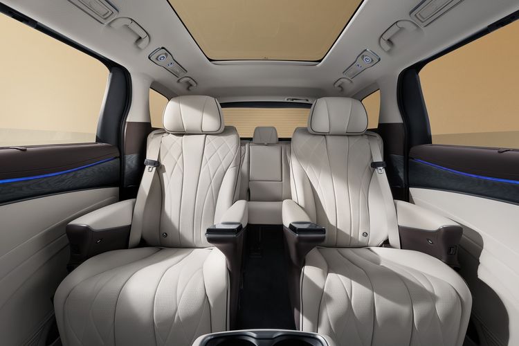 DENZA, Denza D9, GJAW 2025, MPV listrik, Denza, harga denza d9, Denza D9: Ikon MPV Listrik Premium, Ada di GJAW 2025