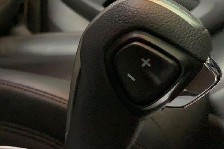 Performa mesin, efisiensi bahan bakar, Overdrive mobil matik, pengemudi mobil matik, Panduan Memanfaatkan Fitur Overdrive pada Mobil Matik, Pentingnya Memanfaatkan Fitur Overdrive pada Mobil Matik, Overdrive Meningkatkan Performa Mesin dan Efisiensi Bahan Bakar, Kapan Seharusnya Mematikan Overdrive?, Mengurangi Keausan Transmisi dengan Overdrive