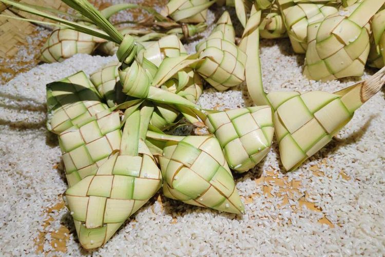ketupat, Lebaran Ketupat, 7 Rekomendasi Ketupat dari Berbagai Daerah di Indonesia, Cocok untuk Lebaran Ketupat 28 Maret 2026, 1. Ketupat Bareh (Minangkabau), 2. Ketupat Palas atau Ketupat Pulut (Medan), 3. Ketupat Bebanci (Betawi), 4. Ketupat Glabed (Tegal), 5. Ketupat Cabuk Rambak (Solo), 6. Ketupat Kandangan (Kalimantan Selatan), 7. Ketupat Jembut (Semarang)