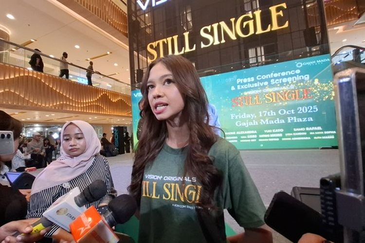 self care, Yuki Kato, manfaat minum air putih, minum air putih setelah bangun tidur, manfaat minum air putih setelah bangun tidur, musik untuk pagi hari yang bikin semangat, musik untuk pagi hari, musik mood booster, tips memulai pagi hari, memulai pagi, 4 Rahasia Yuki Kato Semangat Memulai Pagi Hari, Dengarkan Musik, 1. Selalu awali hari dengan air putih, 2. Menjaga kebersihan dan rutinitas self care, 3. Dengarkan musik pagi sesuai mood, 4. Skincare sederhana tapi wajib
