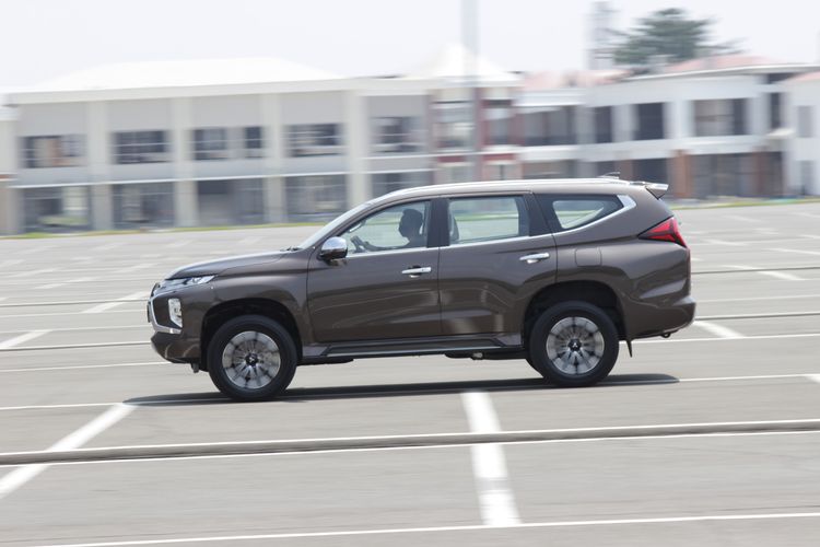 Pajero Sport Dakar Ultimate, GWM Tank 500 Diesel Vs Pajero Sport: Perbandingan SUV Ladder Frame, Mesin dan Performa, Karakter, Fitur Keselamatan dan Teknologi, Kesimpulan