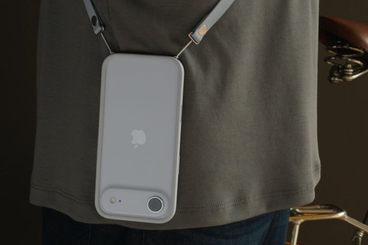 iPhone, iPhone 17, aksesori, iPhone 17 Air, harga iPhone 17, iphone 17 case, aksesori iphone 17, iphone 17 resmi, Apple Rilis Crossbody Strap, Aksesori Gantung iPhone Mirip Tas Selempang