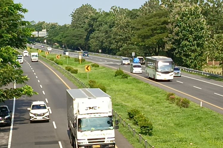 Cikampek Utama, arus balik, H+8 Lebaran, Volume Lalu Lintas ke Jakarta Masih Tinggi