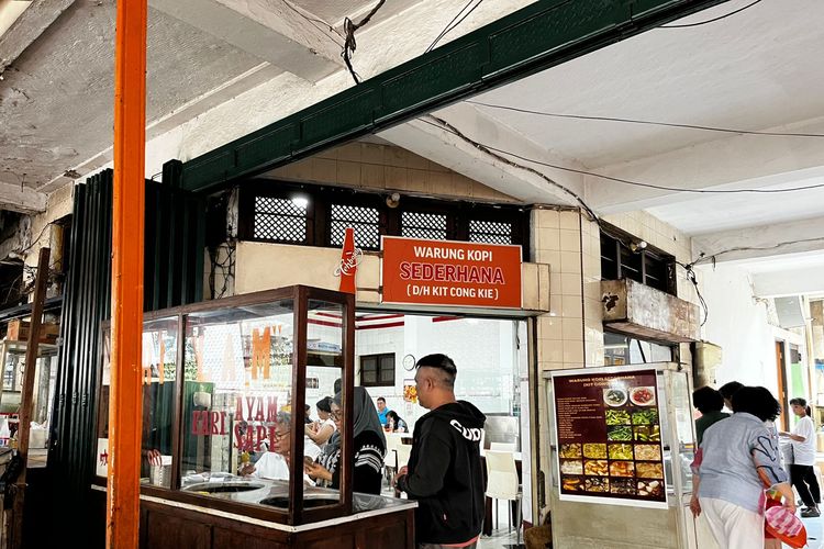 9 Spot Favorit di Glodok: dari Kuliner Legendaris, Ngopi Santai sampai Jejak Sejarah Pecinan, 1. Little Salt Bread, 2. Pantjoran Tea House, 3. Vihara Toasebio, 4. Gedung Candra Naya, 5. Petak Enam dan Sembilan, 6. Cempedak Cik Lina, 7. Djauw Coffe, 8. Donat Ellie, 9. Warung Kopi Sederhana d/h Kit Cong Kie atau Kopi Es Tak Kie