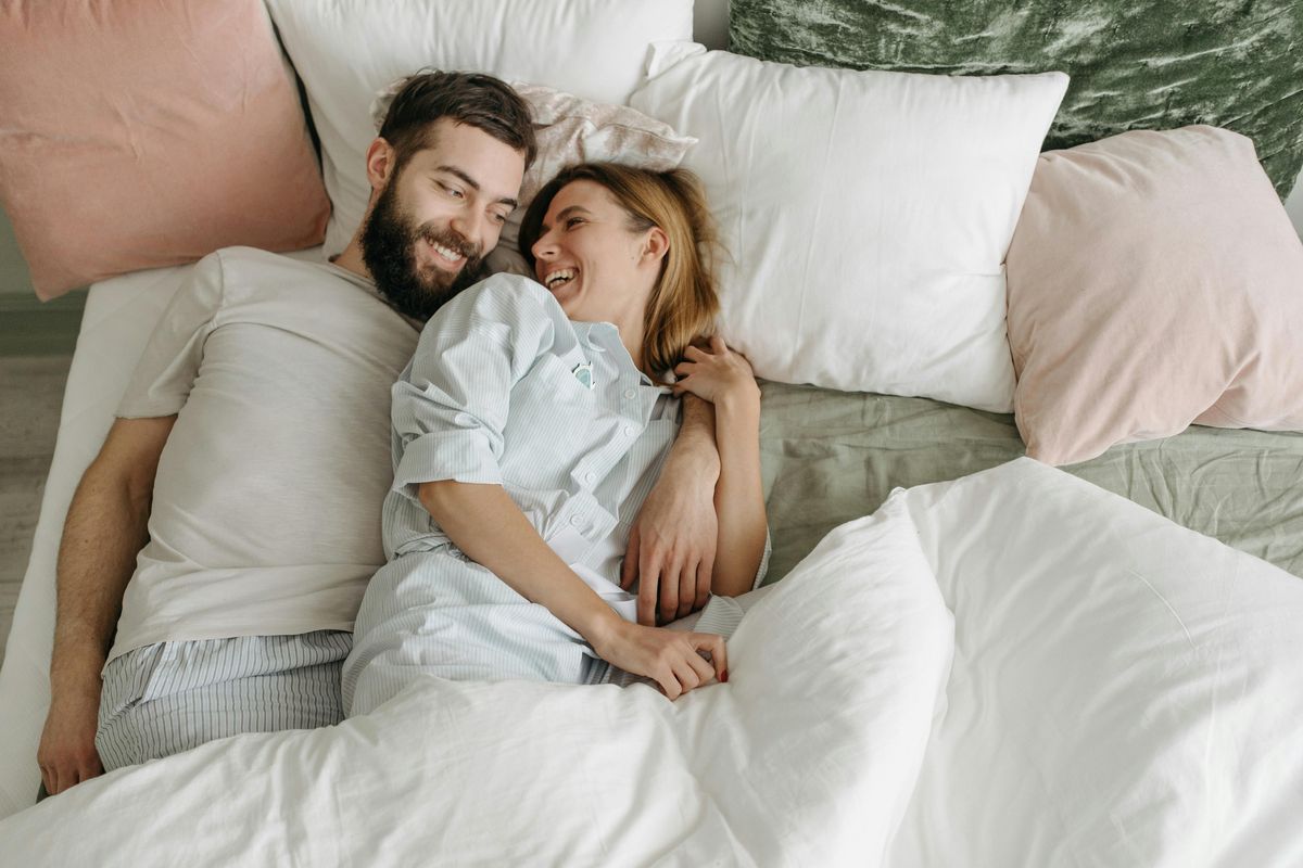 love language, kasih sayang, words of affirmation, Love Language, komunikasi, Love Language Pacarmu Words of Affirmation? Jangan Bicara Sembarangan!, 1. Jangan menyakiti dengan kata-kata, 2. Jangan terlalu kritis atau merendahkan, 3. Jangan mengolok-olok, 4. Jangan gaslighting, 5. Jangan menahan kata-kata baik sebagai “hukuman”, 6. Jangan basa-basi saat mengekspresikan kasih sayang
