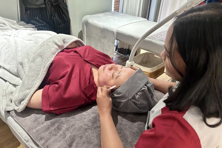 DNA Salmon, dermal injector, Perawatan DNA Salmon dengan Dermal Injector, Apa Bedanya dengan Suntik Manual?