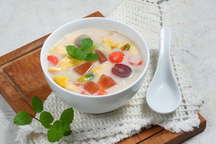 minuman, 10 Ide Jualan Es Segar Takjil yang Laris Saat Bulan Ramadan, 1. Es susu kurma, 2. Es cendol, 3. Es lumut, 4. Es buah atau es campur, 5. Es pisang hijau, 6. Es blewah, 7. Es kopyor, 8. Es kuwut, 9. Es teler, 10. Es kelapa muda jeruk