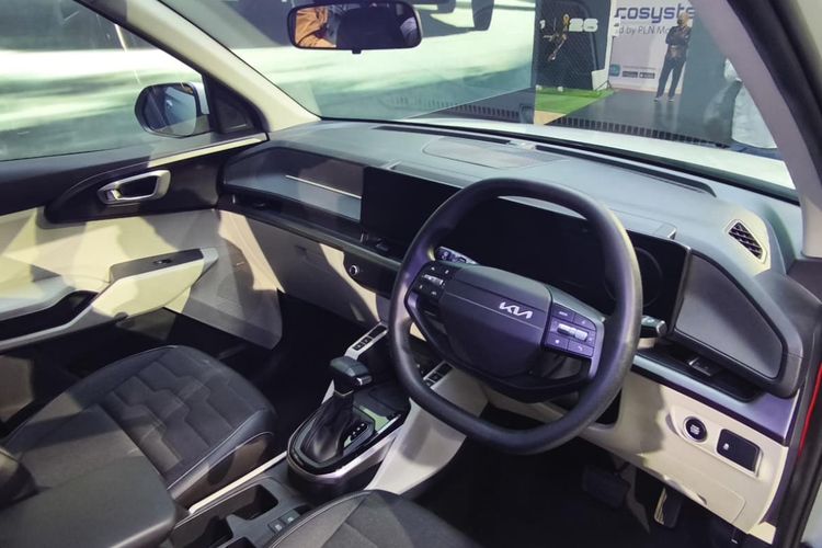 IIMS 2026, Kia Carens, Komparasi MPV 7-Penumpang di IIMS 2026: Kia Carens dan Mitsubishi Xpander