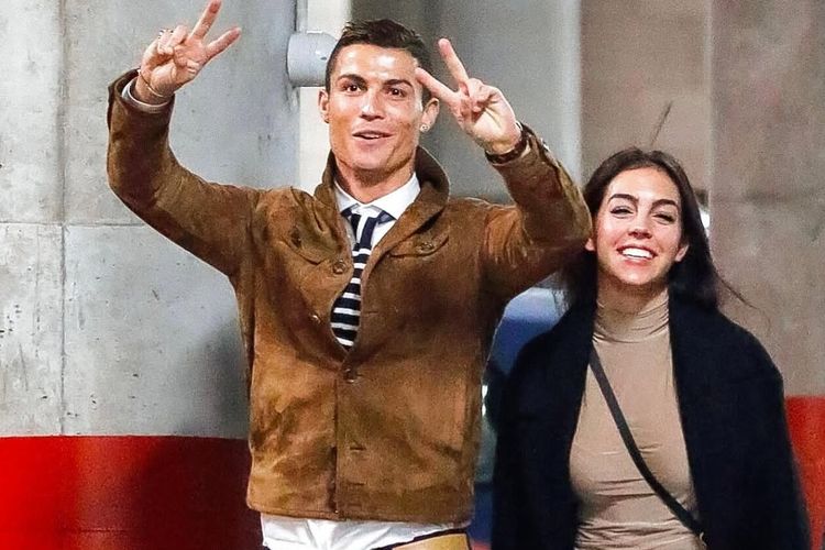 Cristiano Ronaldo, Georgina Rodriguez, cristiano, Ronaldo lamaran, lamaran Cristiano Ronaldo, kisah cinta Cristiano Ronaldo, Ronaldo dan Georgina, kabar terbaru Ronaldo, Alasan Cristiano Ronaldo Menunggu Hampir 10 Tahun untuk Lamar Georgina Rodriguez