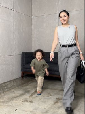 UNIQLO x Anya Hindmarch, UNIQLO X Anya Hindmarch, uniqlo x anya hindmarch indonesia, mix and match UNIQLO x Anya Hindmarch, Koleksi UNIQLO x Anya Hindmarch Hadir di Indonesia, Ini 4 Ide Mix and Match yang Bisa Dicontek