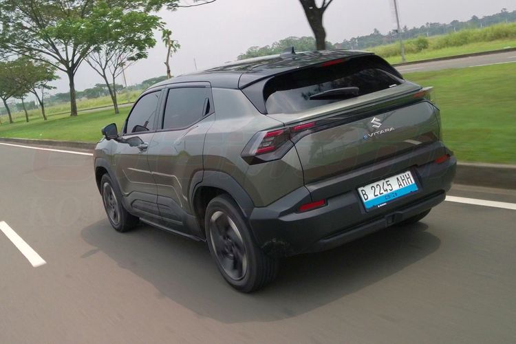 mobil listrik, eVitara Diuji di Jalan Raya, Seberapa Nyaman SUV Listrik Suzuki Ini?, Performa di Tol: Responsif dan Stabil, ADAS: Berkendara Lebih Ringan, Kenyamanan Kabin Tetap Jadi Prioritas, Efisiensi dan Biaya Pengisian Daya, Regenerative Braking Bekerja Halus