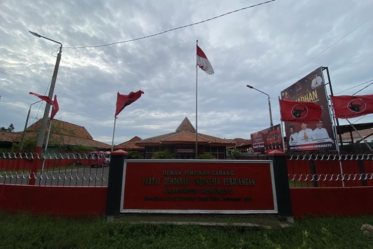 Nina Agustina, Indramayu, Eks Bupati Indramayu Nina Agustina Gabung PSI, Ahmad Ali: Energi Baru di Jawa Barat, Energi Baru PSI di Jawa Barat, Kantongi Restu Jokowi, Menilik "Jokowi Effect" dan Arus Kader Baru, Daftar Politikus yang Pindah ke PSI