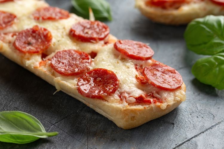 sisa roti tawar, pizza roti tawar, Resep pizza roti tawar, resep pizza roti tawar, pizza roti tawar teflon, pizza roti tawar tanpa oven, pizza sisa roti tawar, Sisa Roti Tawar Bisa Dibikin Pizza Enak Tanpa Oven, Ini Resep Lengkapnya!