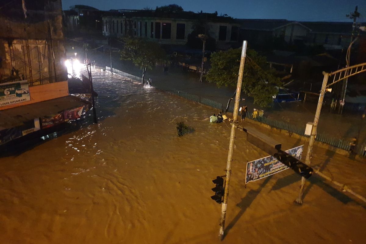 banjir, Basarnas, evakuasi korban banjir, Banjir Sumut, kontak darurat, Basarnas Buka Layanan Darurat Evakuasi Banjir di Medan, Warga Bisa Hubungi 0851-9179-5579